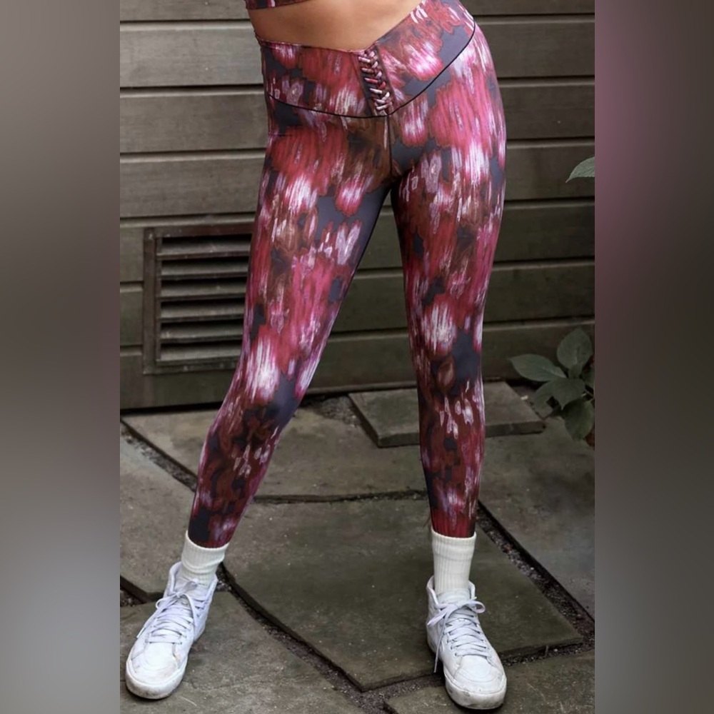 Offline By Aerie Real Me 7/8" Printed High Waisted
Lace Up Leggings Size XL